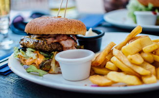 漢堡加盟品牌選擇指南 聚焦奧斯客與餐飲管理之道